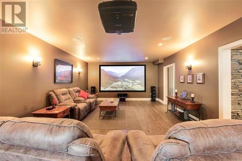 4005 Cullen Drive, Plympton-Wyoming, ON - Indoor Photo Showing Living Room