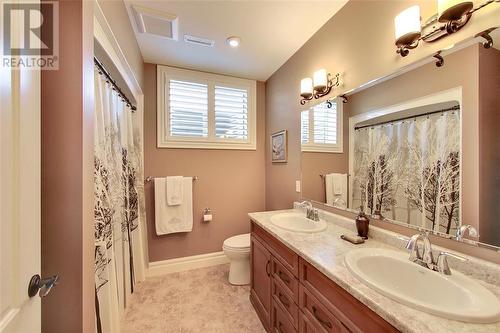 4005 Cullen Drive, Plympton-Wyoming, ON - Indoor Photo Showing Bathroom