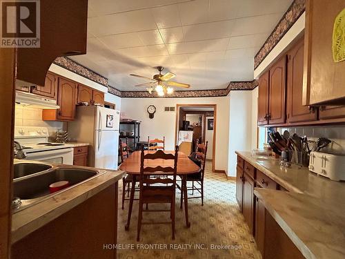 258 William Street, Chatham-Kent, ON - Indoor Photo Showing Kitchen With Double Sink