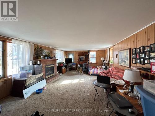 258 William Street, Chatham-Kent, ON - Indoor Photo Showing Living Room With Fireplace