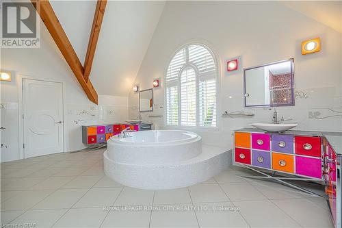 35 Daymond Drive, Puslinch, ON - Indoor Photo Showing Bathroom