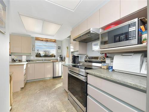 504-630 Montreal St, Victoria, BC - Indoor Photo Showing Kitchen