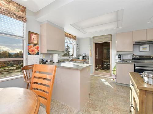 504-630 Montreal St, Victoria, BC - Indoor Photo Showing Kitchen With Double Sink