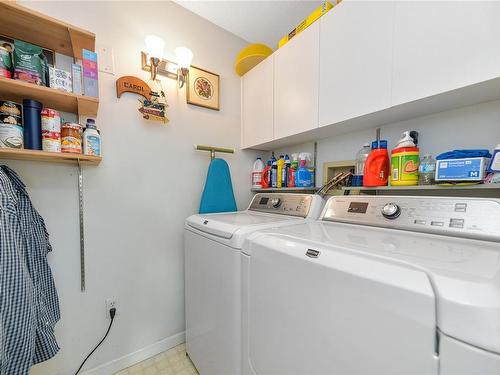 504-630 Montreal St, Victoria, BC - Indoor Photo Showing Laundry Room