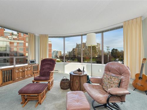 504-630 Montreal St, Victoria, BC - Indoor Photo Showing Living Room