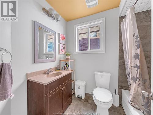 664 Rankin, Windsor, ON - Indoor Photo Showing Bathroom