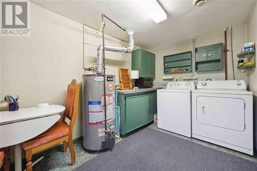 103 Walnut Avenue North, Sarnia, ON - Indoor Photo Showing Laundry Room