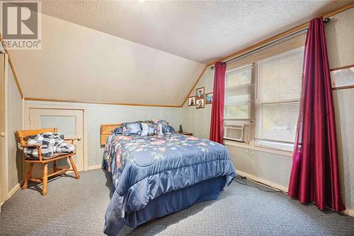 103 Walnut Avenue North, Sarnia, ON - Indoor Photo Showing Bedroom