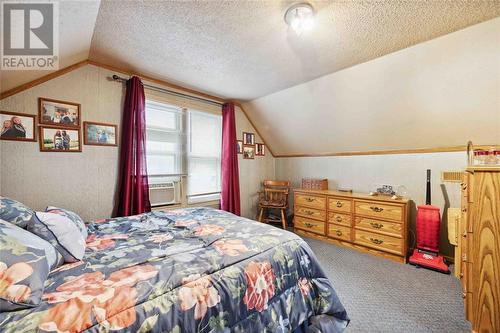 103 Walnut Avenue North, Sarnia, ON - Indoor Photo Showing Bedroom