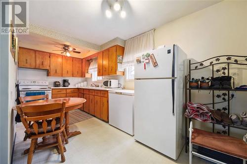 103 Walnut Avenue North, Sarnia, ON - Indoor Photo Showing Kitchen