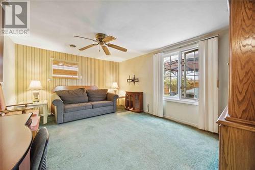 103 Walnut Avenue North, Sarnia, ON - Indoor Photo Showing Living Room