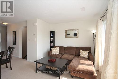 266 Espin Heights, Ottawa, ON - Indoor Photo Showing Living Room