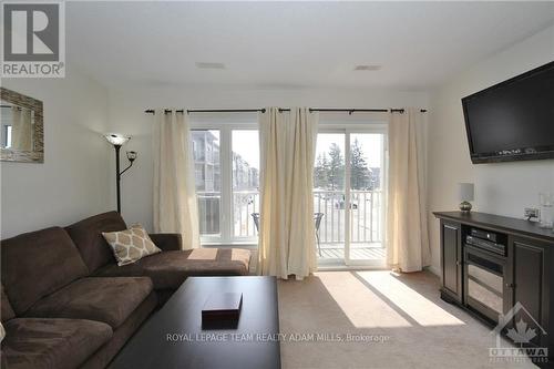 266 Espin Heights, Ottawa, ON - Indoor Photo Showing Living Room