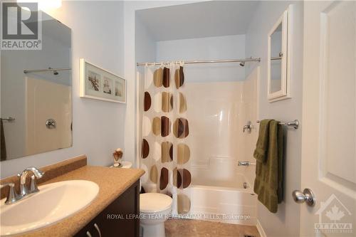 266 Espin Heights, Ottawa, ON - Indoor Photo Showing Bathroom