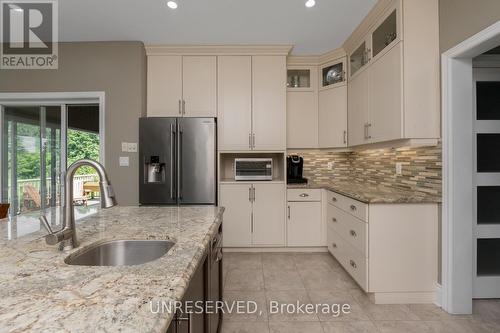 44 Leenders Lane, Erin, ON - Indoor Photo Showing Kitchen