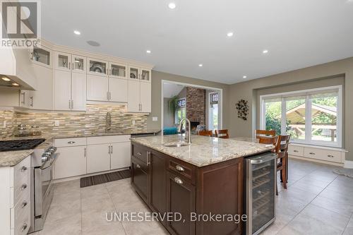 44 Leenders Lane, Erin, ON - Indoor Photo Showing Kitchen With Upgraded Kitchen