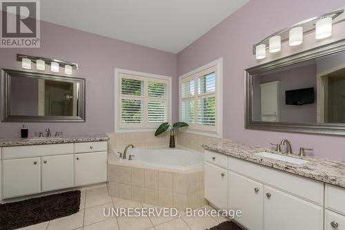 44 Leenders Lane, Erin, ON - Indoor Photo Showing Bathroom