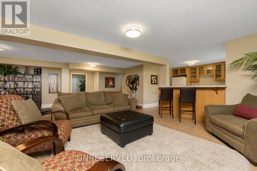 44 Leenders Lane, Erin, ON - Indoor Photo Showing Living Room