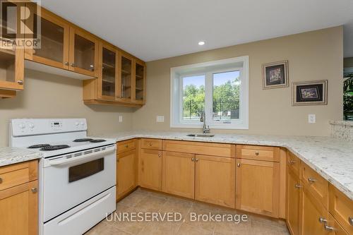 44 Leenders Lane, Erin, ON - Indoor Photo Showing Kitchen