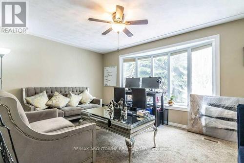 50 Ridgewood Avenue, Guelph, ON - Indoor Photo Showing Living Room