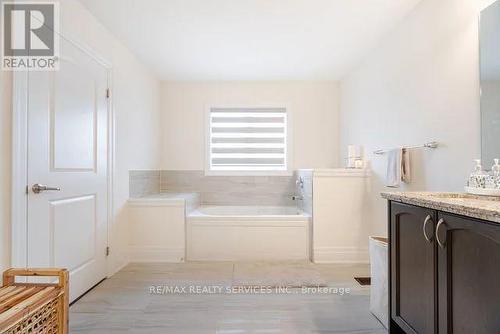 64 Macklin Street, Brantford, ON - Indoor Photo Showing Bathroom