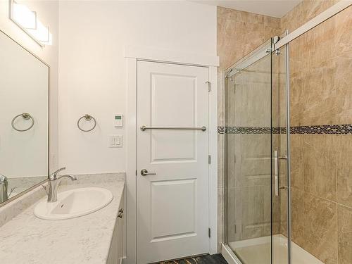 10296 Sparling Pl, Sidney, BC - Indoor Photo Showing Bathroom