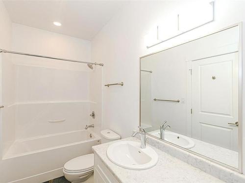 10296 Sparling Pl, Sidney, BC - Indoor Photo Showing Bathroom