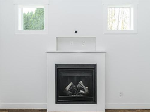 10296 Sparling Pl, Sidney, BC - Indoor Photo Showing Living Room With Fireplace