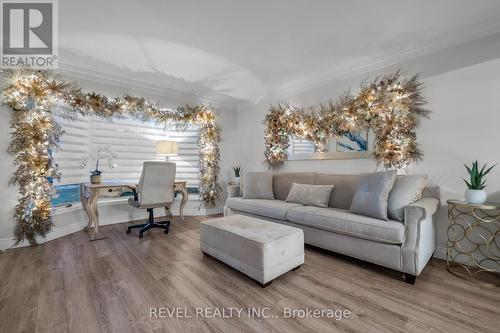 6362 Galaxy Drive, Niagara Falls, ON - Indoor Photo Showing Living Room