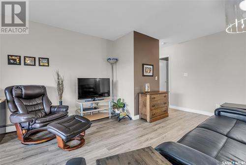 37 4219 Degeer Street, Saskatoon, SK - Indoor Photo Showing Living Room