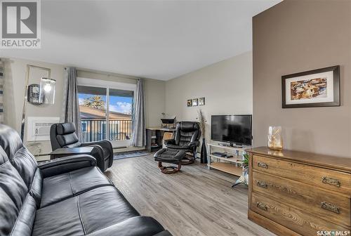 37 4219 Degeer Street, Saskatoon, SK - Indoor Photo Showing Living Room