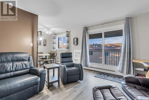 37 4219 Degeer Street, Saskatoon, SK - Indoor Photo Showing Living Room