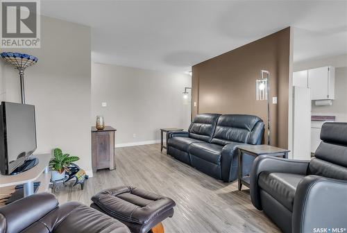 37 4219 Degeer Street, Saskatoon, SK - Indoor Photo Showing Living Room