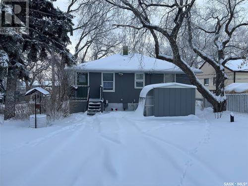 51 Elizabeth Crescent, Regina, SK - Outdoor With Facade