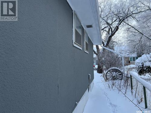 51 Elizabeth Crescent, Regina, SK - Outdoor