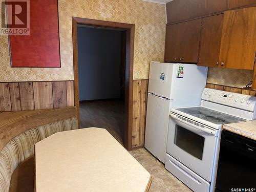 51 Elizabeth Crescent, Regina, SK - Indoor Photo Showing Kitchen