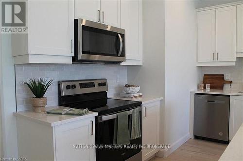 263 Pratt Drive, Loyalist (Amherstview), ON - Indoor Photo Showing Kitchen