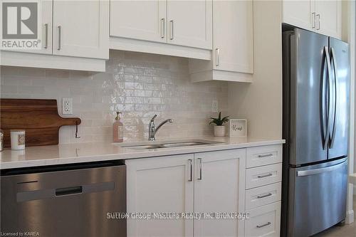 263 Pratt Drive, Loyalist (Amherstview), ON - Indoor Photo Showing Kitchen With Upgraded Kitchen