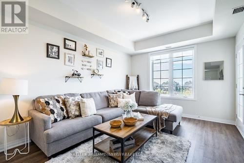 412 - 65 Shipway Avenue, Clarington (Newcastle), ON - Indoor Photo Showing Living Room