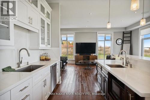 5785 Halls Road N, Whitby, ON - Indoor Photo Showing Kitchen With Upgraded Kitchen