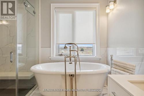 5785 Halls Road N, Whitby, ON - Indoor Photo Showing Bathroom