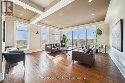 5785 Halls Road N, Whitby, ON - Indoor Photo Showing Living Room