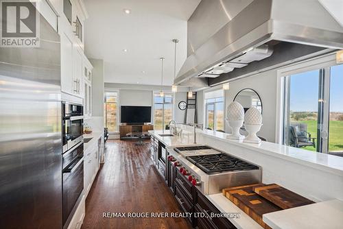 5785 Halls Road N, Whitby, ON - Indoor Photo Showing Kitchen With Upgraded Kitchen