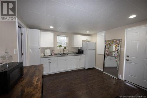 15 Millerton Street, New Maryland, NB - Indoor Photo Showing Kitchen