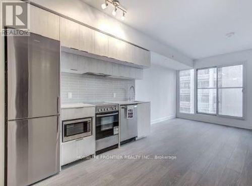 2709 - 181 Dundas Street, Toronto, ON - Indoor Photo Showing Kitchen