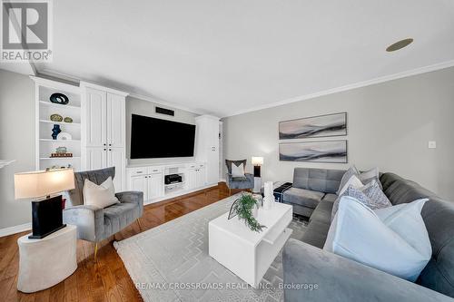 67 Alden Square, Ajax, ON - Indoor Photo Showing Living Room