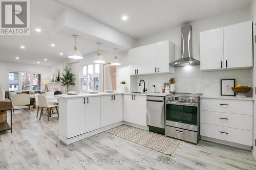 1006 Mount Pleasant Road, Toronto, ON - Indoor Photo Showing Kitchen With Upgraded Kitchen