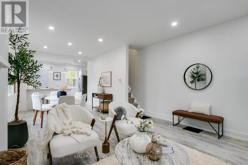 1006 Mount Pleasant Road, Toronto, ON - Indoor Photo Showing Living Room