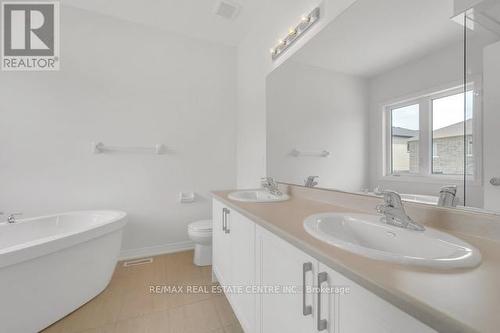 1304 Klondike Drive, Oshawa, ON - Indoor Photo Showing Bathroom