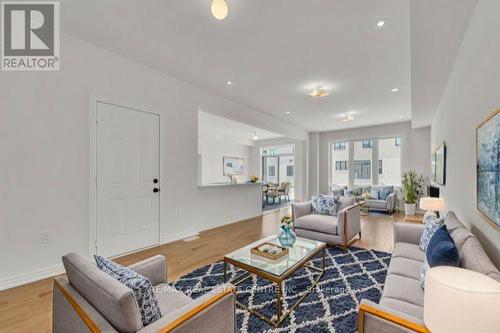 1304 Klondike Drive, Oshawa, ON - Indoor Photo Showing Living Room